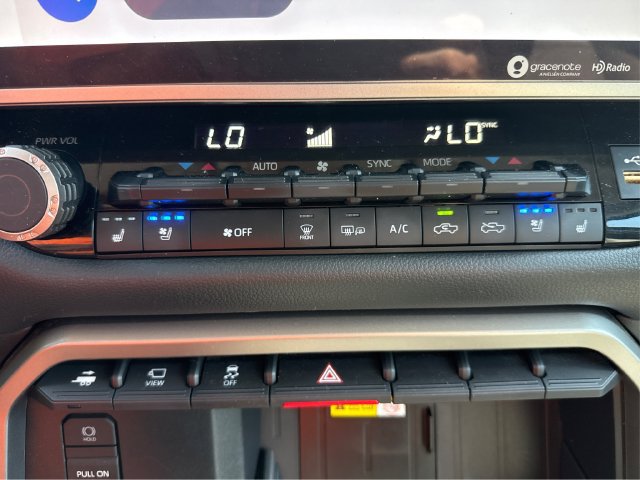 Used 2023 Toyota Tundra Limited AWD/4WD image 31