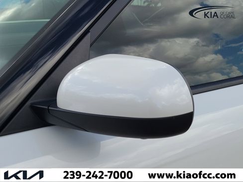 Used 2023 Kia Soul LX image 6