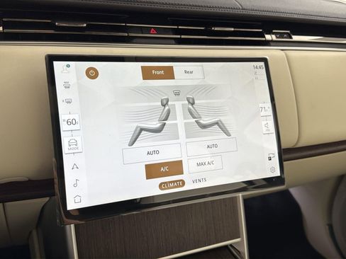 New 2025 Land Rover Range Rover SE image 18
