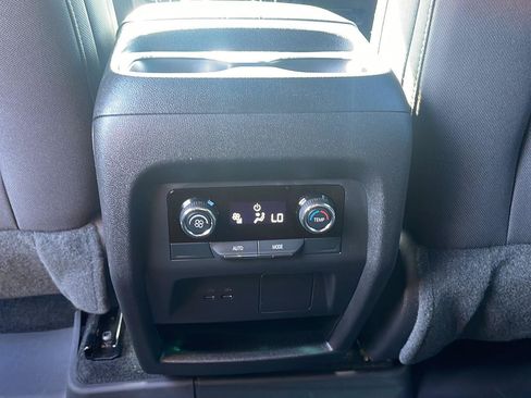 Used 2025 Chevrolet Traverse LT w/ LPO, Floor Liner Package FWD image 33