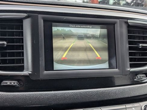 Used 2020 Chrysler Voyager Lxi image 8