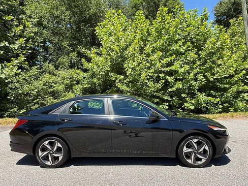 Used 2023 Hyundai Elantra Limited FWD image 5