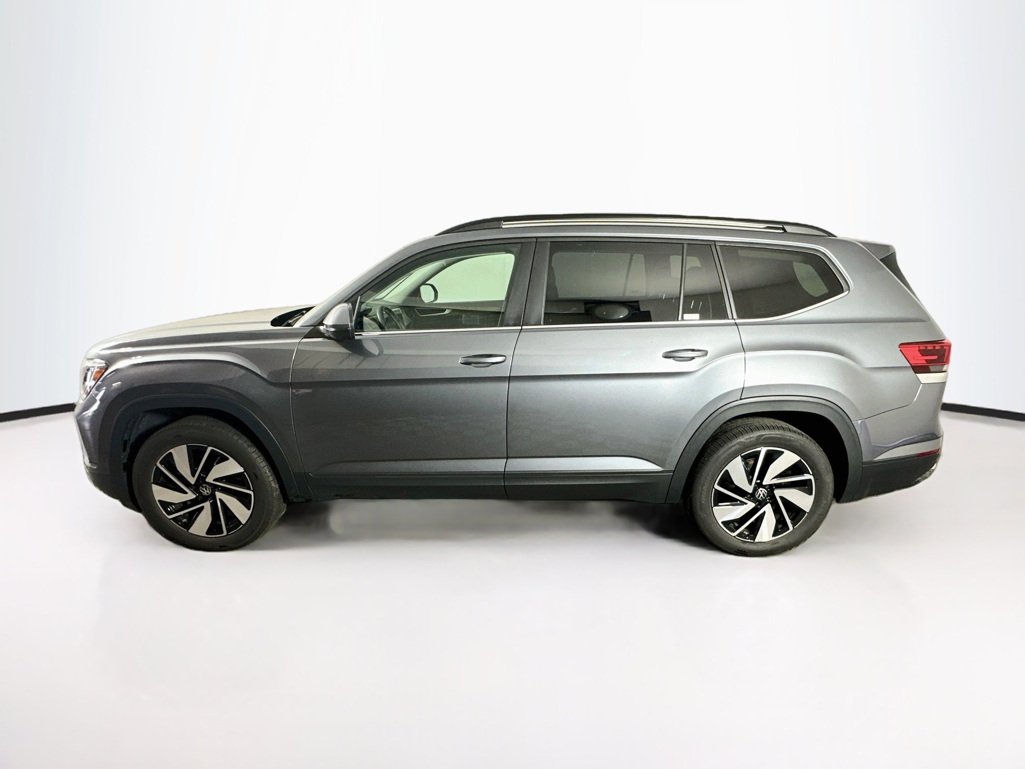Used 2025 Volkswagen Atlas SE AWD/4WD image 4