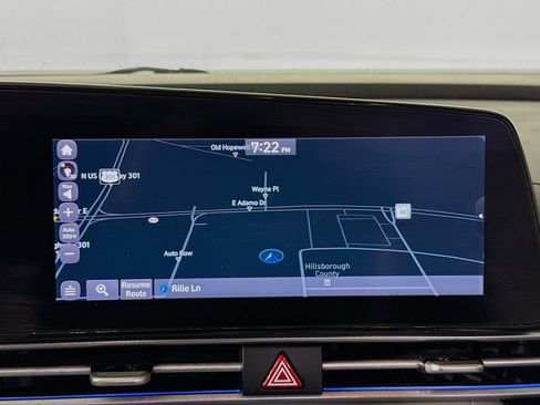 Used 2021 Hyundai Elantra Limited image 14