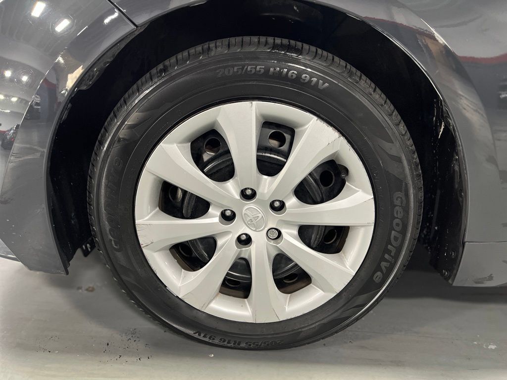 Used 2024 Toyota Corolla LE FWD image 9
