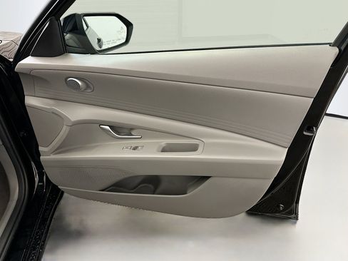 Used 2023 Hyundai Elantra SE FWD image 32
