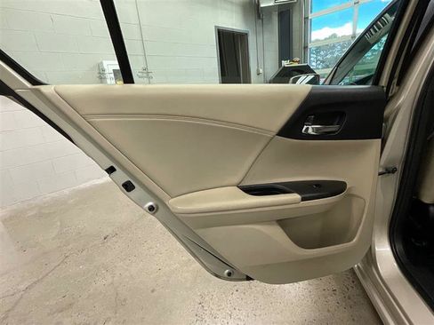 Used 2013 Honda Accord EX-L image 22