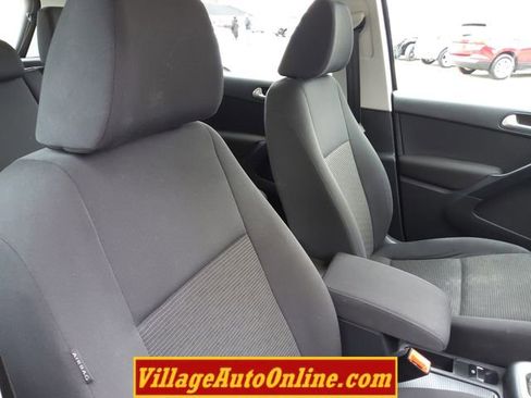 Used 2017 Volkswagen Tiguan S image 36