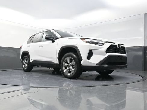 Used 2025 Toyota RAV4 LE AWD/4WD image 31
