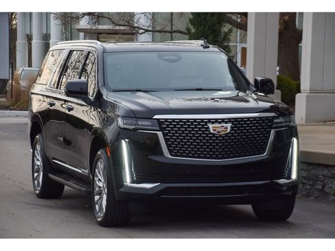 Used 2023 Cadillac Escalade ESV Premium Luxury image 2