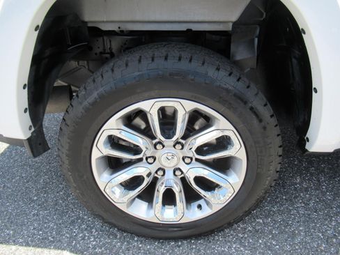 Used 2022 RAM 1500 Laramie AWD/4WD image 12