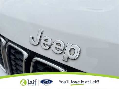 Used 2019 Jeep Grand Cherokee Laredo image 34