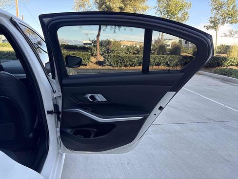 Used 2019 BMW 330i Sedan w/ Convenience Package image 15