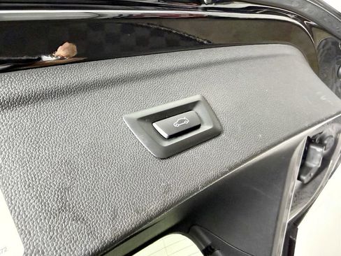 Used 2023 BMW iX xDrive50 w/ Sport Package image 16