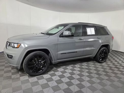 Certified 2022 Jeep Grand Cherokee Laredo X image 9