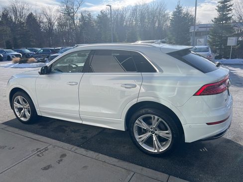 Used 2022 Audi Q8 Premium image 43