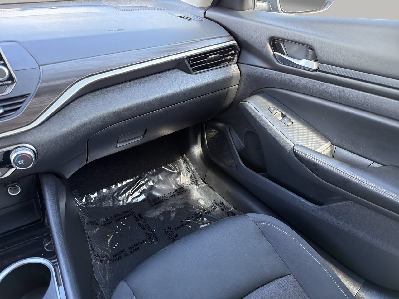 Used 2024 Nissan Altima 2.5 SV FWD image 14