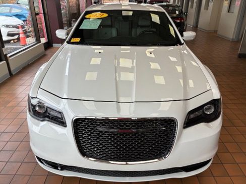 Used 2021 Chrysler 300 S image 6