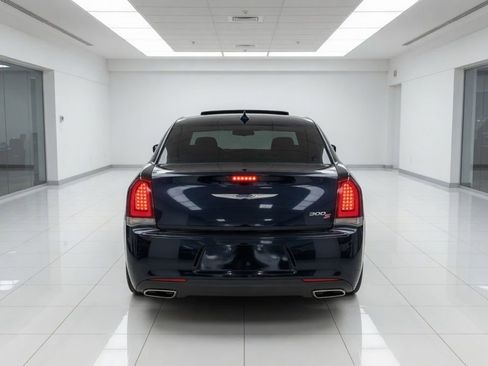 Used 2017 Chrysler 300 S RWD image 4