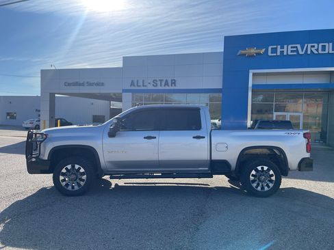 Used 2023 Chevrolet Silverado 2500 Custom w/ Custom Value Package image 3