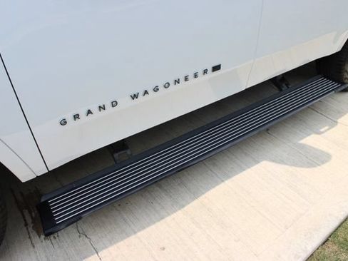 Used 2024 Jeep Grand Wagoneer Series III w/ Rear Seat Video Group 1 AWD/4WD image 39