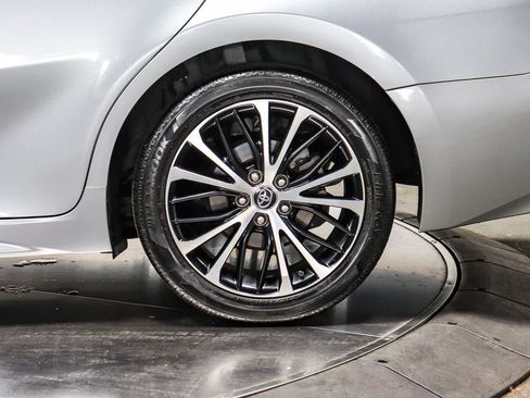 Used 2019 Toyota Camry SE FWD image 10