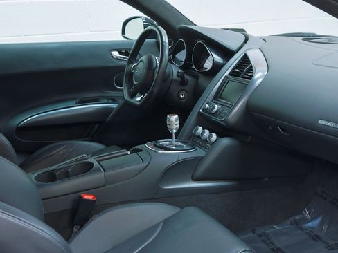 Used 2011 Audi R8 V10 image 89