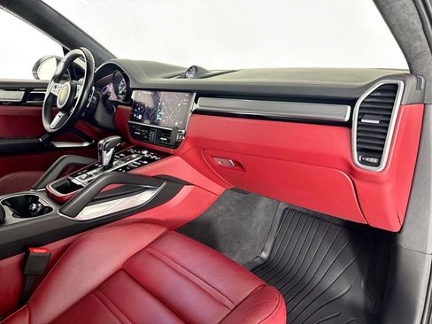 Certified 2022 Porsche Cayenne Turbo S image 13