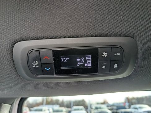 New 2026 Chrysler Pacifica Select image 39