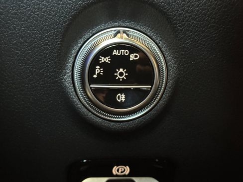 New 2025 Mercedes-Benz C 300 4MATIC Sedan image 32