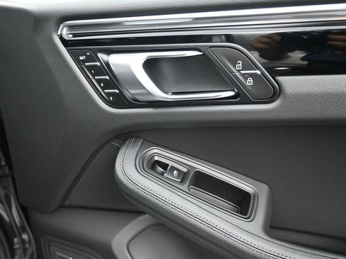 New 2025 Porsche Macan image 12