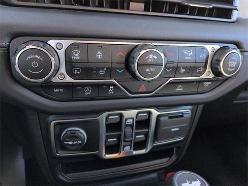 Used 2024 Jeep Wrangler Sahara image 23