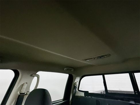 Used 2021 Nissan Titan SV w/ SV Convenience Package image 21