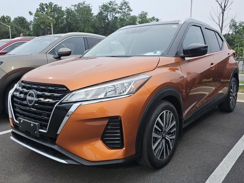 Used 2023 Nissan Kicks SV FWD image 1