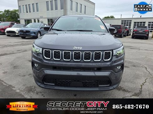 Used 2024 Jeep Compass Latitude image 2