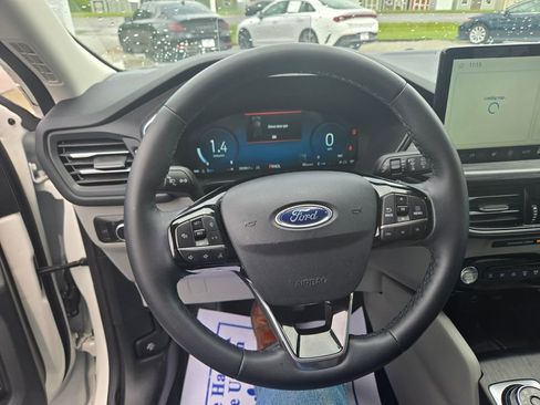 Used 2023 Ford Escape Platinum w/ Premium Technology Package AWD/4WD image 11