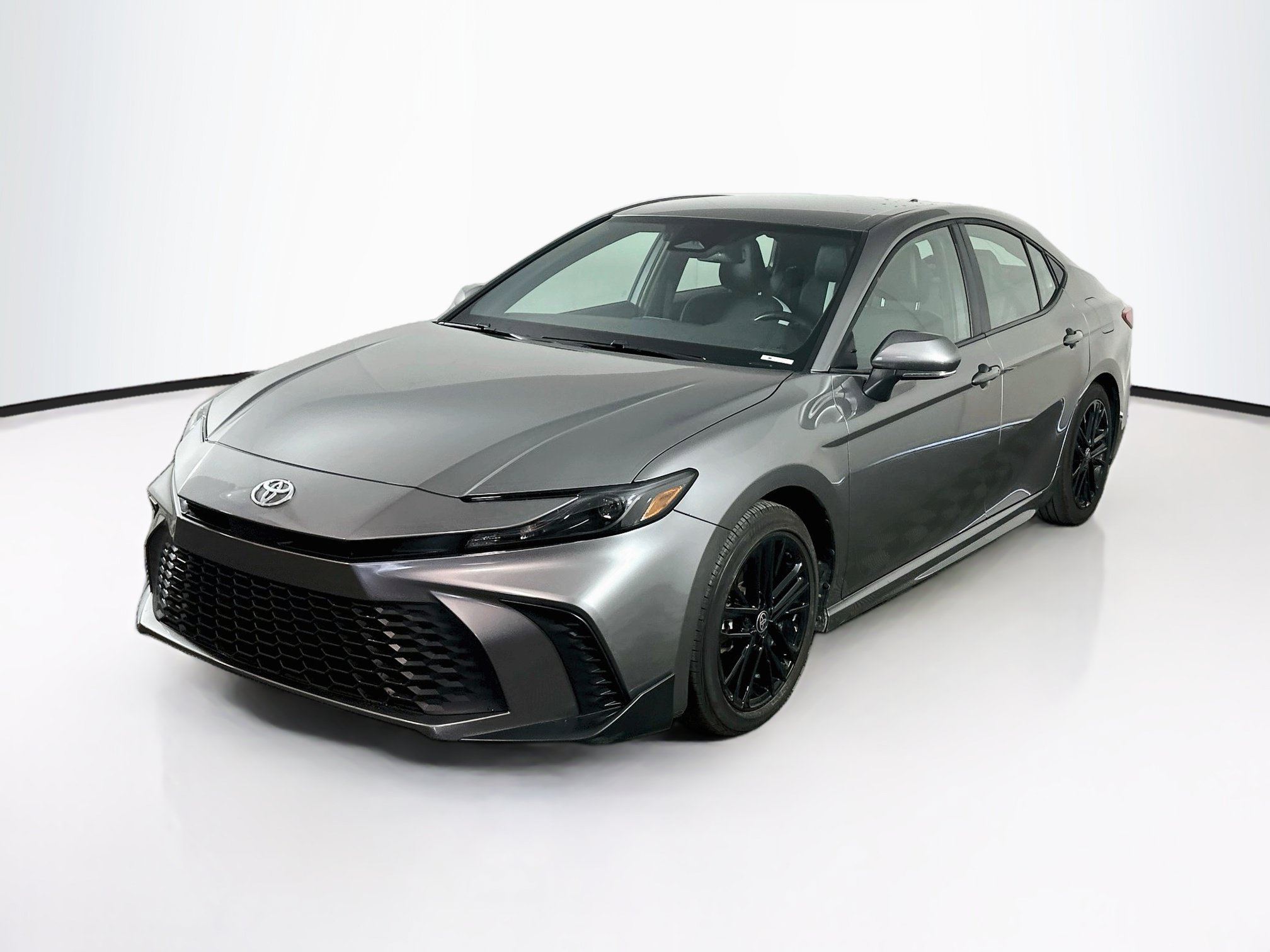 Used 2025 Toyota Camry SE FWD image 3