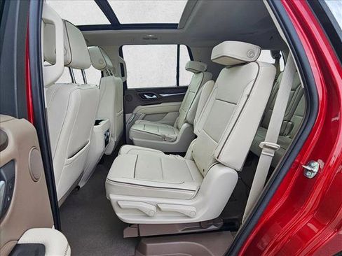 Used 2022 GMC Yukon Denali w/ Denali Premium Package AWD/4WD image 18