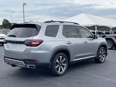 Used 2025 Honda Pilot Touring image 7