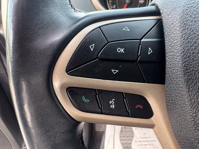 Used 2017 Jeep Cherokee Sport FWD image 19