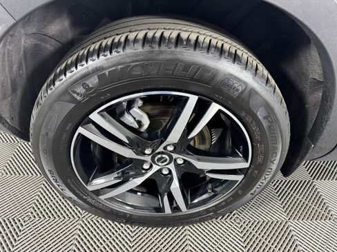 Used 2024 Volvo XC40 B5 Core image 36