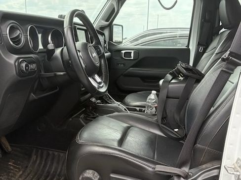 Used 2018 Jeep Wrangler Unlimited Sahara AWD/4WD image 2