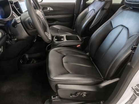 New 2026 Chrysler Pacifica Select FWD image 10