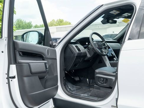 New 2025 Land Rover Discovery S image 10