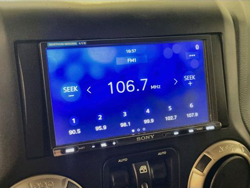 Used 2016 Jeep Wrangler Unlimited Sahara AWD/4WD image 21