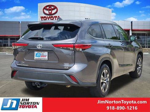 Used 2022 Toyota Highlander XLE image 5