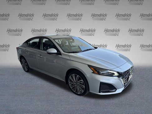 Used 2025 Nissan Altima 2.5 SL AWD/4WD image 2