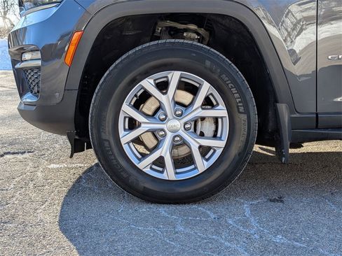 Certified 2022 Jeep Grand Cherokee Limited w/ Luxury Tech Group II image 29