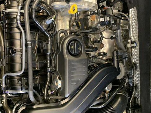 Used 2022 Volkswagen Taos SE image 59