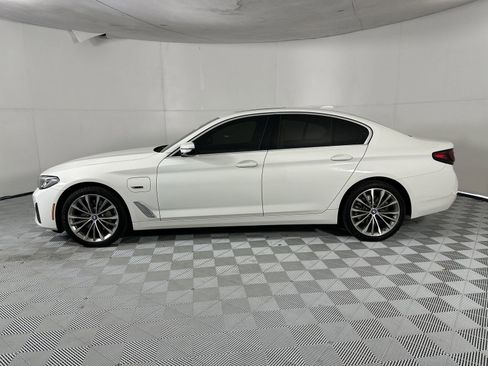 Used 2022 BMW 530e w/ Premium Package RWD image 5